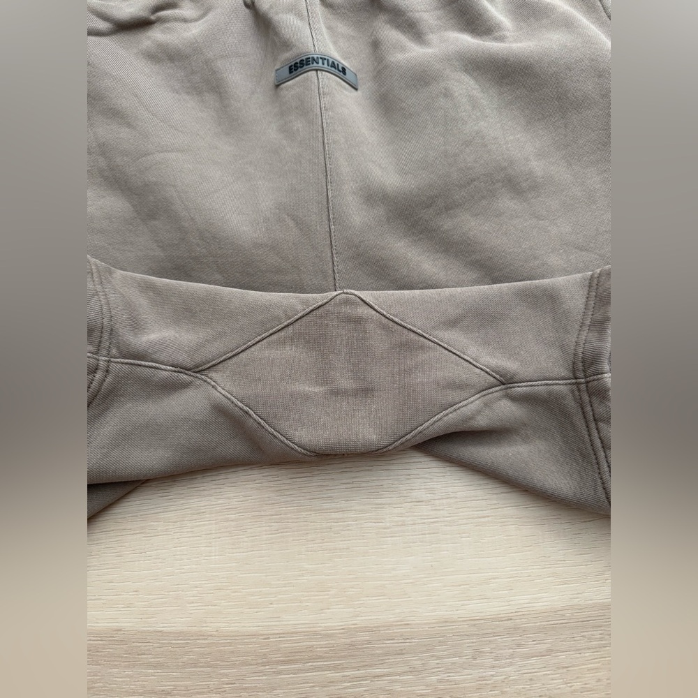 Fear of God Essentials Sweat Shorts - Picture 7 of 11